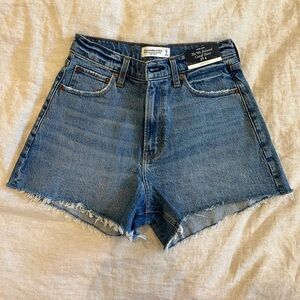 Abercrombie curve love 90s relaxed cutoff shorts